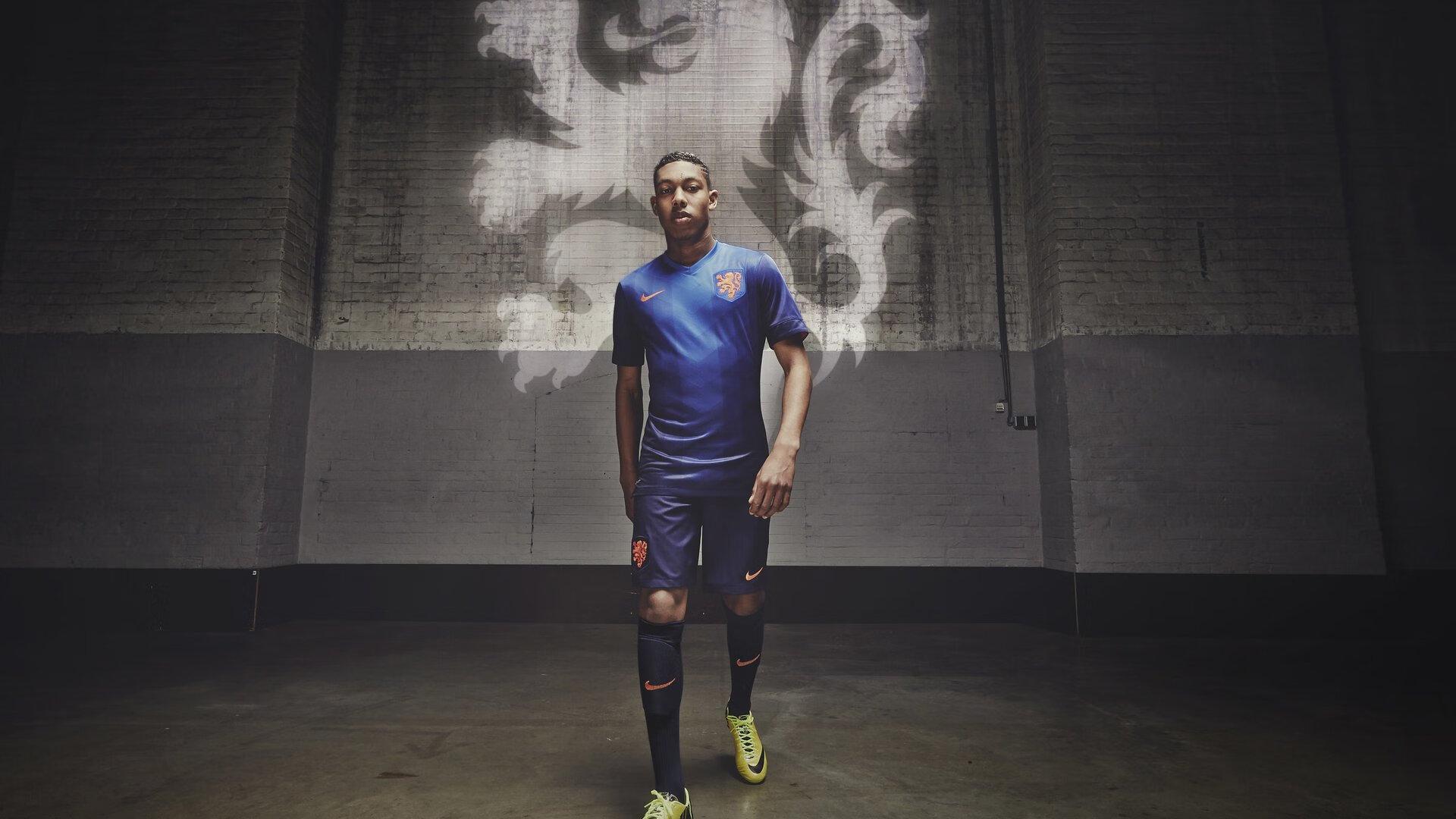 读秒绝杀引爆争议！克洛普暴怒冲裁判却拉伤大腿 赛后痛斥判罚不公