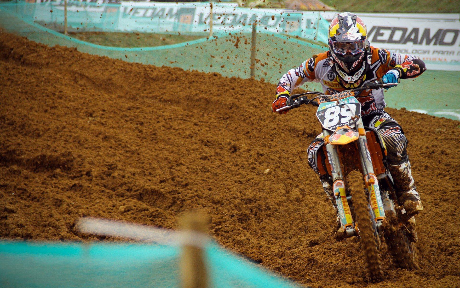 意甲焦点战，AC米兰主场3比1力克罗马，阿德利处子球闪耀吉鲁传射定乾坤